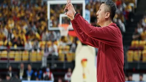 德国杯足球赛事：斯图加特晋级半决赛